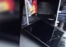 Seyir halindeki metrobüsün kapısı düştü!