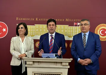 CHP'de olağanüstü kurultaya doğru