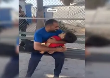 Gazze'de sözün bittiği yer: "Oğlum açken şehit oldu" Çocuğunu kollarında kaybeden baba A Haber’e konuştu!