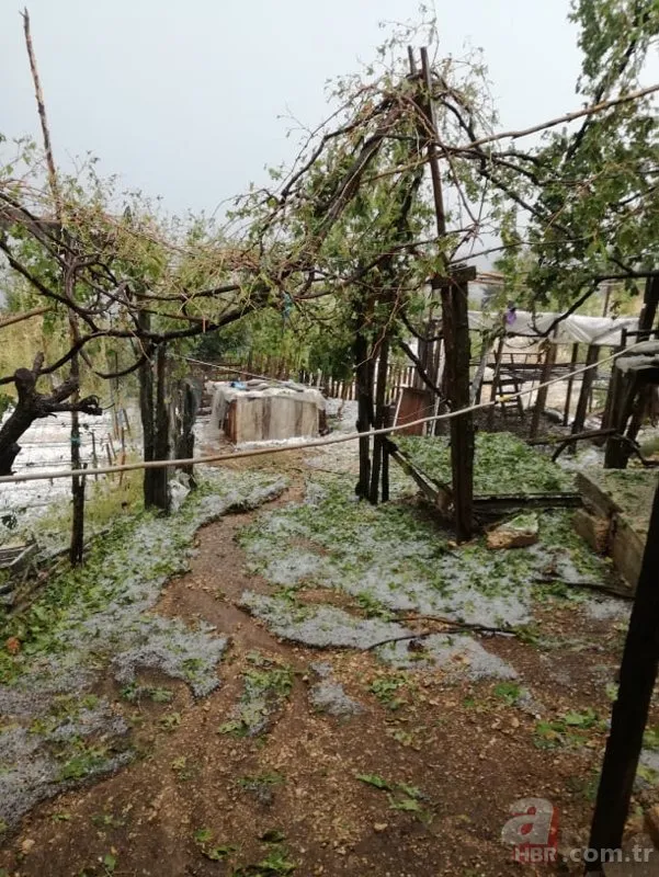 Aniden bastırdı! Antalya doluya teslim oldu: Çatılar uçtu ağaçlar devrildi