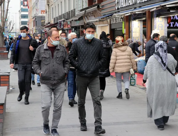 Koronavirüs vaka sayılarında artış nedeni ’pes’ dedirtti!