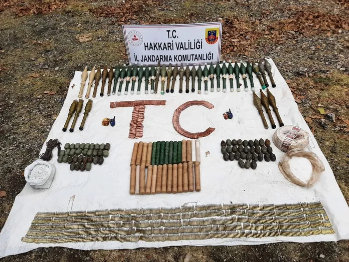 hakkaride-pkkya-ait-cok-sayida-muhimmat-ve-el-bombalari-ele-gecirildi-1666897203065.jpg Hakkari'de PKK'ya ait çok sayıda mühimmat ve el bombaları ele geçirildi - 1