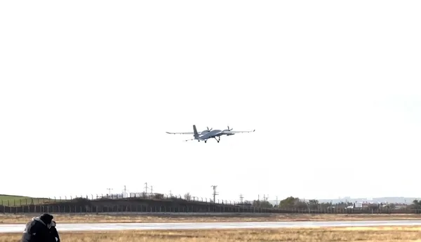 Havadan karaya ilk süpersonik füzeyi Akıncı fırlattı: Hedefe tam isabet!