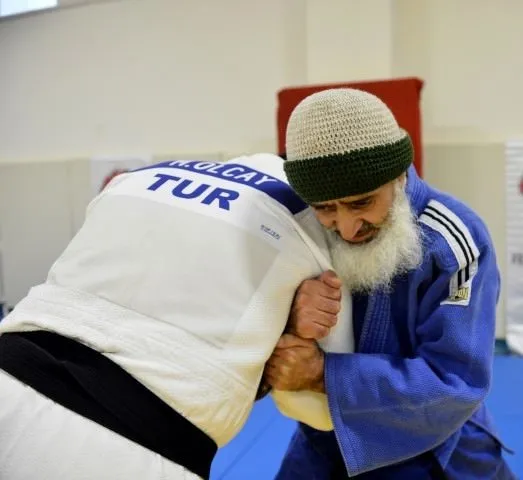 30 yıl ara verdiği judoda şampiyonluk hedefliyor