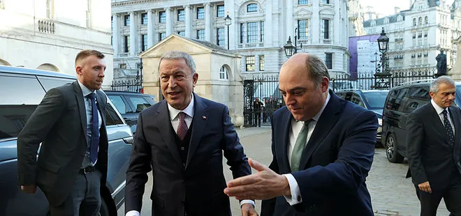 Milli Savunma Bakanı Akar İngiltere’de