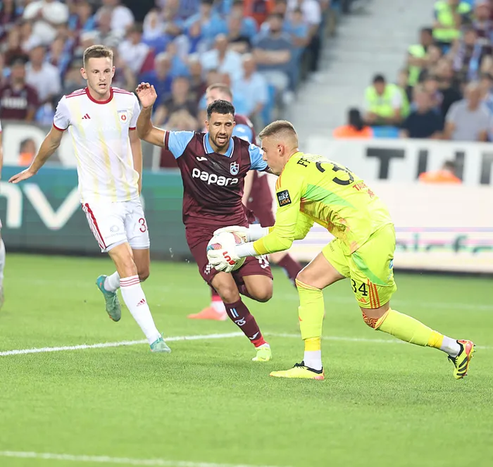 canli-yayin-trabzonspor-avrupa-liginde-tur-pesinde-ilk-duduk-caldi-1722537095181.jpg Trabzonspor Avrupa Ligi'nde bir üst tura yükseldi! - 2