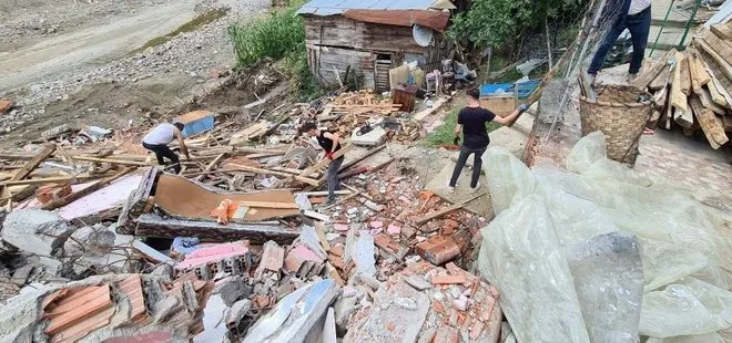 Karabük’te sel afeti ardından yıkım kararı verilen evler tahliye edilmeye başlandı