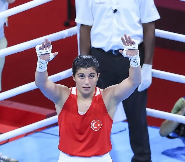 2020 Tokyo Olimpiyat boks şampiyonu Busenaz Sürmeneli o gece yaşadıklarını anlattı: Japon askerlerin selam durması inanılmazdı