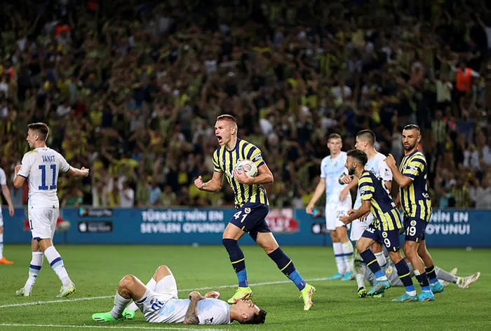 Fenerbahçe Şampiyonlar Ligi’nde havlu attı | Fenerbahçe: 1 - Dinamo Kiev: 2 MAÇ SONUCU ÖZET