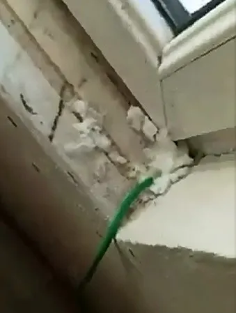 elazigda-ilginc-goruntu-evlerin-ici-karla-doldu-1647350858612.jpg Elazığ’da ilginç görüntü: Evlerin içi karla doldu - 3