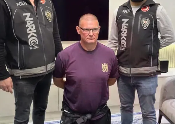 Son dakika! İçişleri Bakanı Ali Yerlikaya duyurdu: Kırmızı Bülten ile aranan 3 organize suç örgütü elebaşı yakalandı