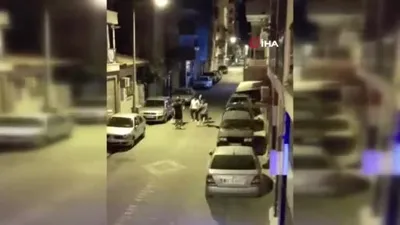 Gençler tekme yumruk birbirine girdi