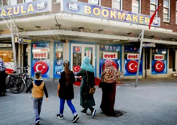 Hollanda’ya Türk esnaftan rest