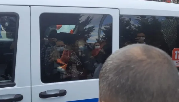 1634729053399.jpg CHP-İYİ Parti görüşmesi öncesi gerginlik! Polis müdahale etti - 1