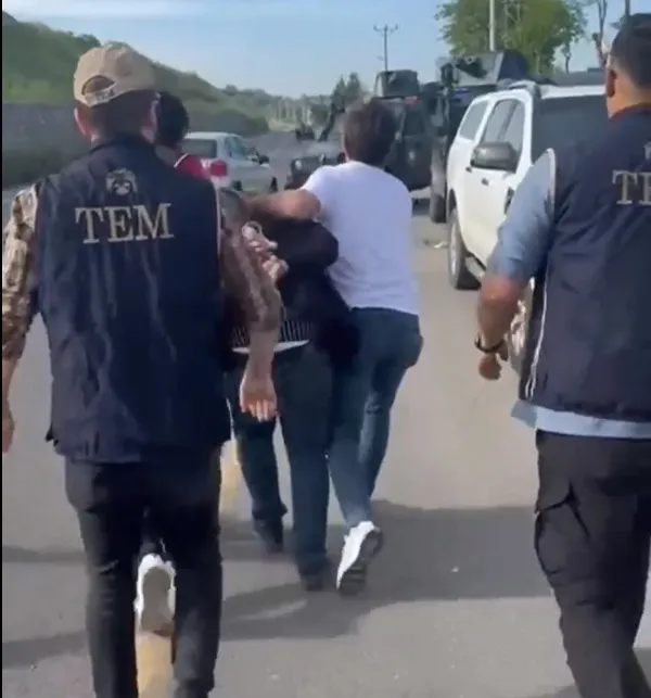 Mardin ve Diyarbakır’da DEM skandalı! Bölücü faaliyetler: İstiklal Marşı’nı okutmayıp Türk bayrağını kaldırdılar! Atatürk ve Erdoğan’a hakaret ettiler