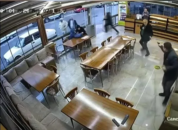1709561398346.jpeg Kayseri'de kan donduran olay! Çift silahla ateş açtı canından oldu! O anlar kamerada - 2