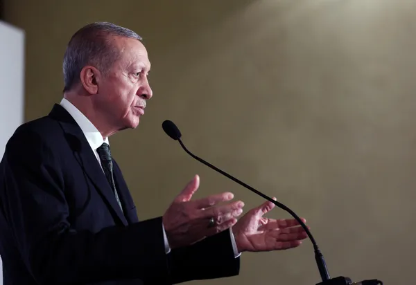 Son dakika: Başkan Erdoğan Çekya dönüşü uçakta gazetecilerin sorularını yanıtladı | Kılıçdaroğlu’na başörtüsü tepkisi: Siyaset fukarası