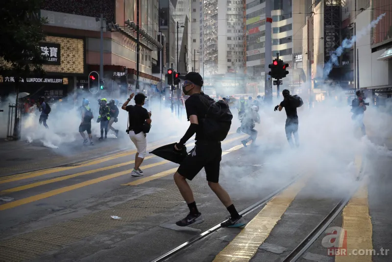 Hong Kong'da göstericiler haber ajansı ofisine saldırdı 9