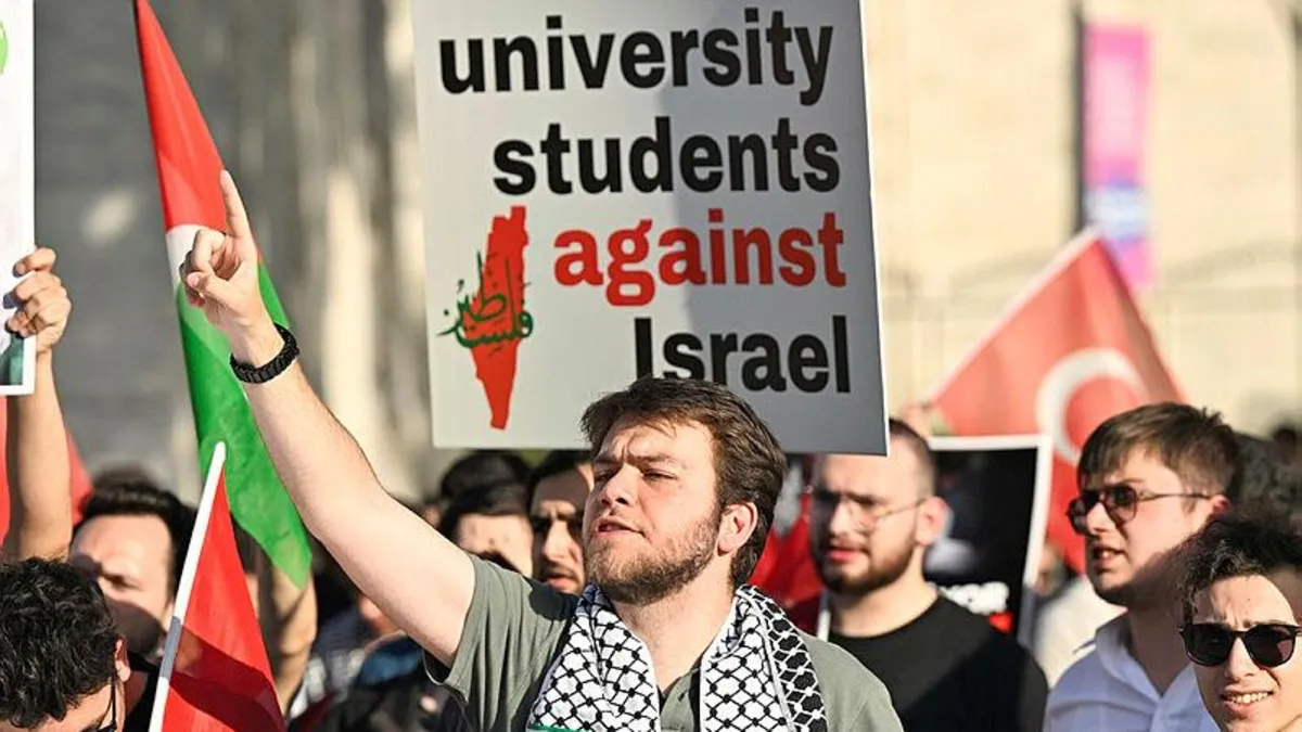 İstanbullular mazlumlara ses oldu! Beyazıt Meydanı'ndan Ayasofya'ya Filistin'e destek yürüyüşü: "Katil İsrail işbirlikçi Amerika