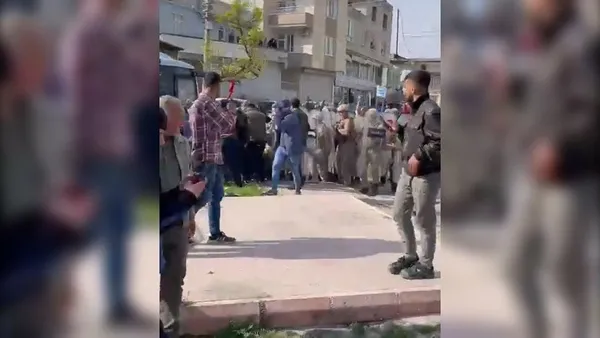 7li-koalisyonun-ortagi-hdpden-skandal-provokasyon-teroristbasi-ocalanin-dogum-gununu-kutladilar-1680599260186.jpg 7'li koalisyonun ortağı HDP'den skandal provokasyon! Teröristbaşı Öcalan'ın doğum gününü kutladılar - 2
