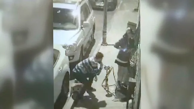 İstanbul’da cani sevgili kız arkadaşını bayıltana kadar dövüp çuval gibi sırtında taşıdı - 9