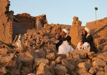 Afganistan’daki deprem can kaybı 2 bin 400’e yükseldi