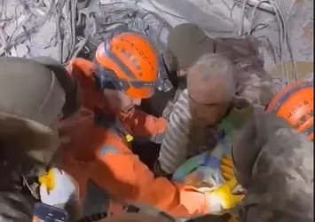 Kahramanmaraş'ta 50 saat sonra enkazdan Allah'ın selamıyla çıktı