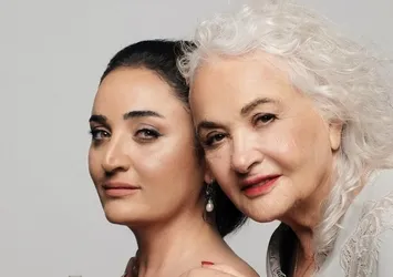 Anne-kız aynı sahnede! Ünlü oyuncu ilk kez açıkladı