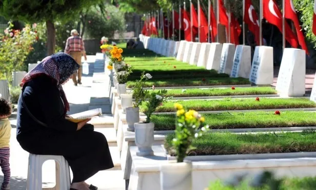 Arefe günü mezarlıklar açık mı, kapalı mı? 12 Mayıs Arefe günü mezarlık ziyaretleri açık olacak mı? - 4