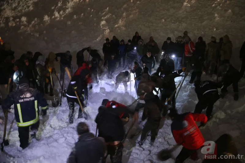 Son dakika: Van'da minibüsün üzerine çığ düştü! Olay yerinden ilk görüntüler... 12