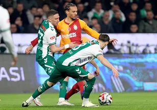 Galatasaray’ın golü ofsayt gerekçesiyle iptal edildi! Aslan’dan VAR tepkisi