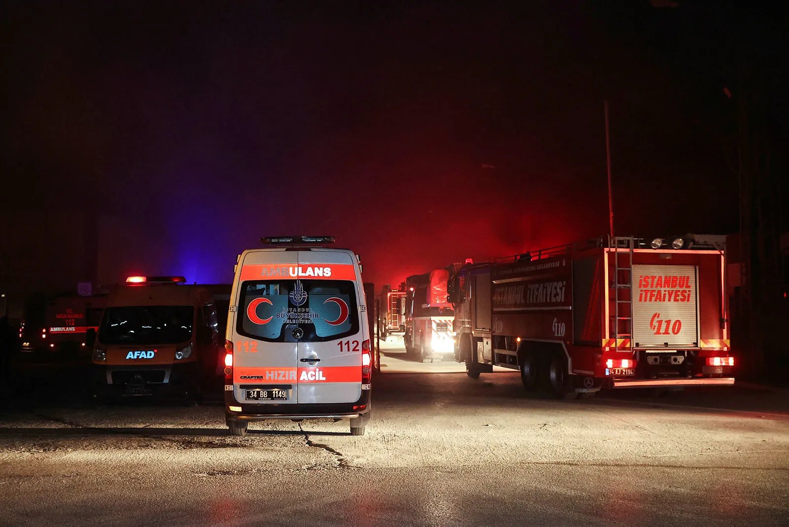 Son dakika: Tuzla'daki yangın sonrasında 2 kişinin cansız bedenine ulaşıldı