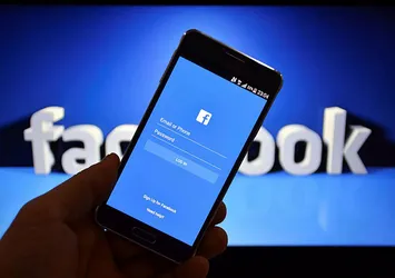 AB ile Facebook 'skandalı' görüşecek