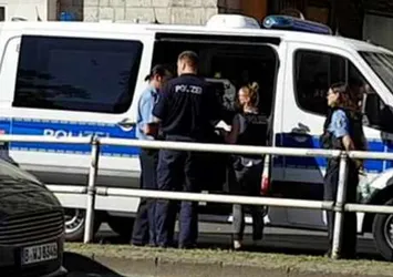 Berlin'de bankaya biber gazlı saldırı
