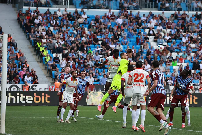 ztkda-yari-final-heyecani-trabzonspor-goztepe-karsisinda-iste-muhtemel-11ler-1745474157081.jpg Fotoğraf: AA
