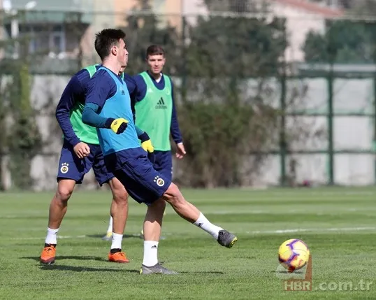 Fenerbahçe idmanında dikkat çeken detay! 10