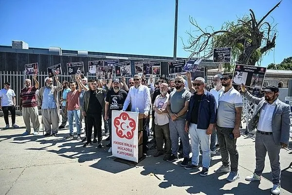 CHP’li İBB’nin Eyüpsultan’da açtığı rezil sergiye protesto! LGBT propagandası, Gezi güzellemesi ve İslam’a hakaret içerikli tablolar…