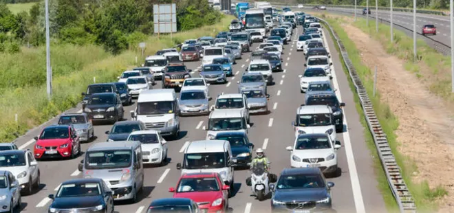 Bayram trafiği başladı! İşte karayollarında son durum... | Bakan Yerlikaya’dan videolu paylaşım: 65 bin 600 personel görevde