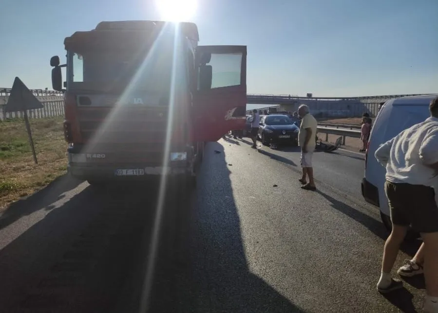 1787521970996.jpg Bursa-Balıkesir yolunda zincirleme kaza: 1 yaralı - 2