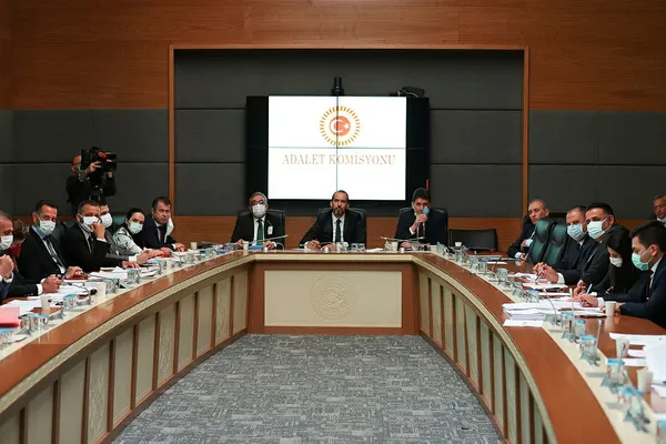 Son dakika: AK Parti'nin sunduğu kanun teklifi TBMM Adalet Komisyonunda kabul edildi - 1