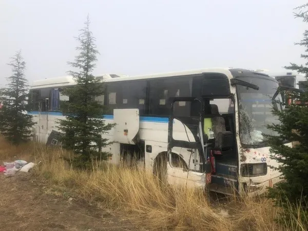 Kütahya Tavşanlı'da işçi servis aracı yoldan çıktı! - 2