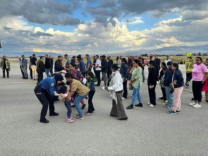 hindistan-ucaginda-bomba-alarmi-erzurum-acil-inis-yapti-1725641944625.jpeg Hindistan uçağında bomba alarmı! Erzurum'a acil iniş yaptı | Yolcular için yeni uçak - 1