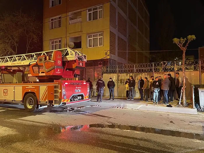 avcilarda-yangin-panigi-mahsur-kalan-11-kisi-kurtarildi-1712525073541.jpeg Avcılar’da yangın paniği! Mahsur kalan 11 kişi kurtarıldı - 1
