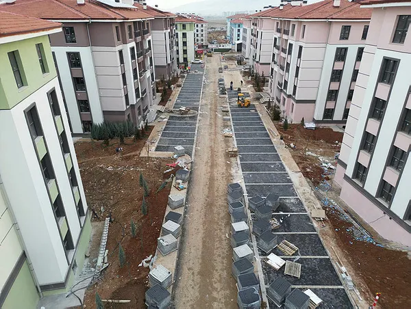 Depremzedeler yeni yuvalarına kavuşuyor! Devlet 10 ayda teslim etti - 4