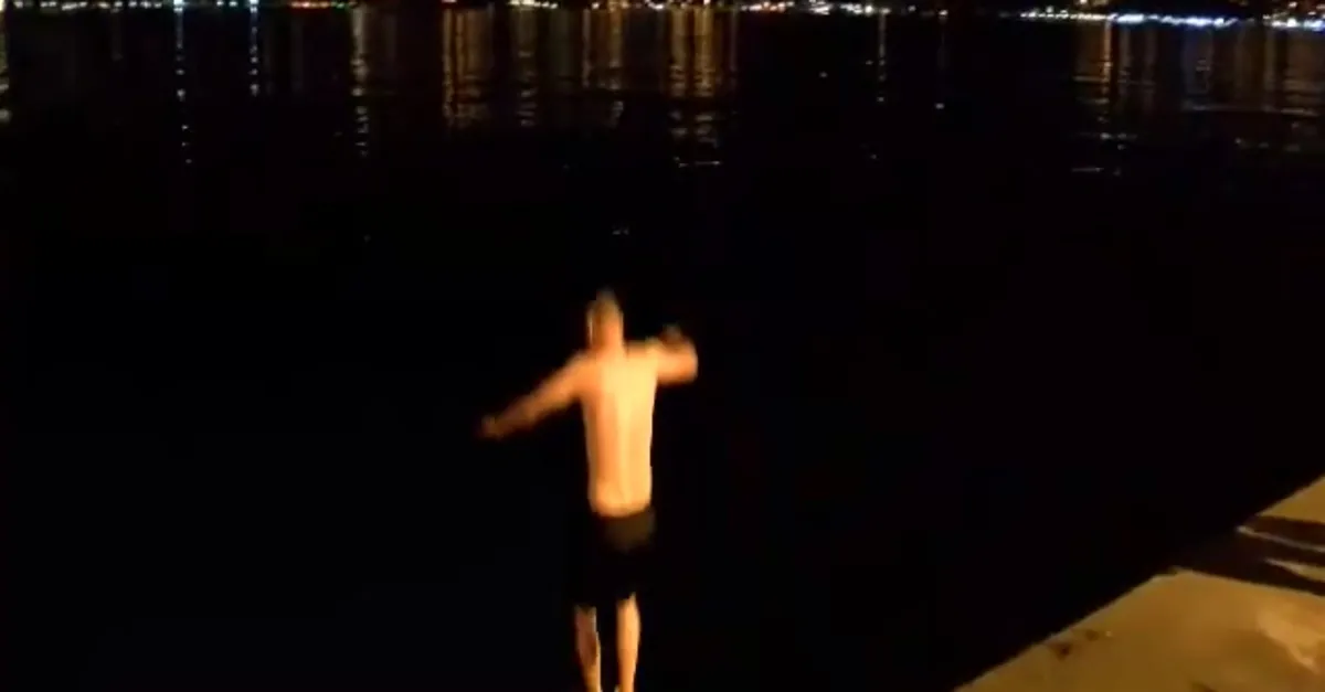 İstanbul'da gece sıcaktan bunalanlar denize akın etti