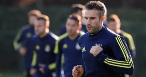 FIFA Persie için 1,5 milyon dolar ödedi