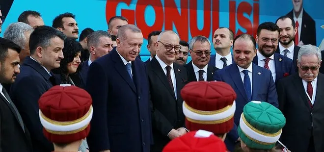 Minik mehteranlardan Manisa’da Başkan Erdoğan’a konser