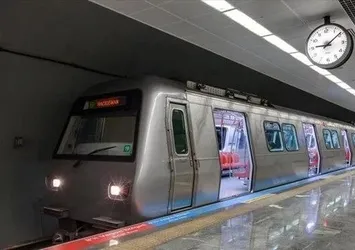 İstanbul metrosunda intihar girişimi: Seferler durduruldu | Otobüs duraklarında yoğunluk yaşandı