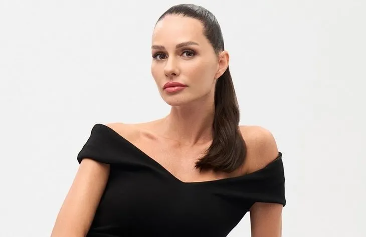 Serdal Adalı’nın teknesinde görüntülendiler! Yasemin Özilhan’ın kızları boyuna yetişmiş...