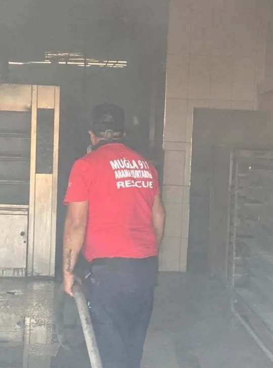 muglada-firinda-cikan-yangin-makilik-alana-sicradi-1656174408898.jpg Muğla’da fırında çıkan yangın makilik alana sıçradı - 2